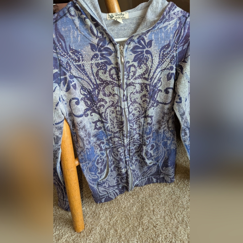 Unity world wear size small, purple and grey